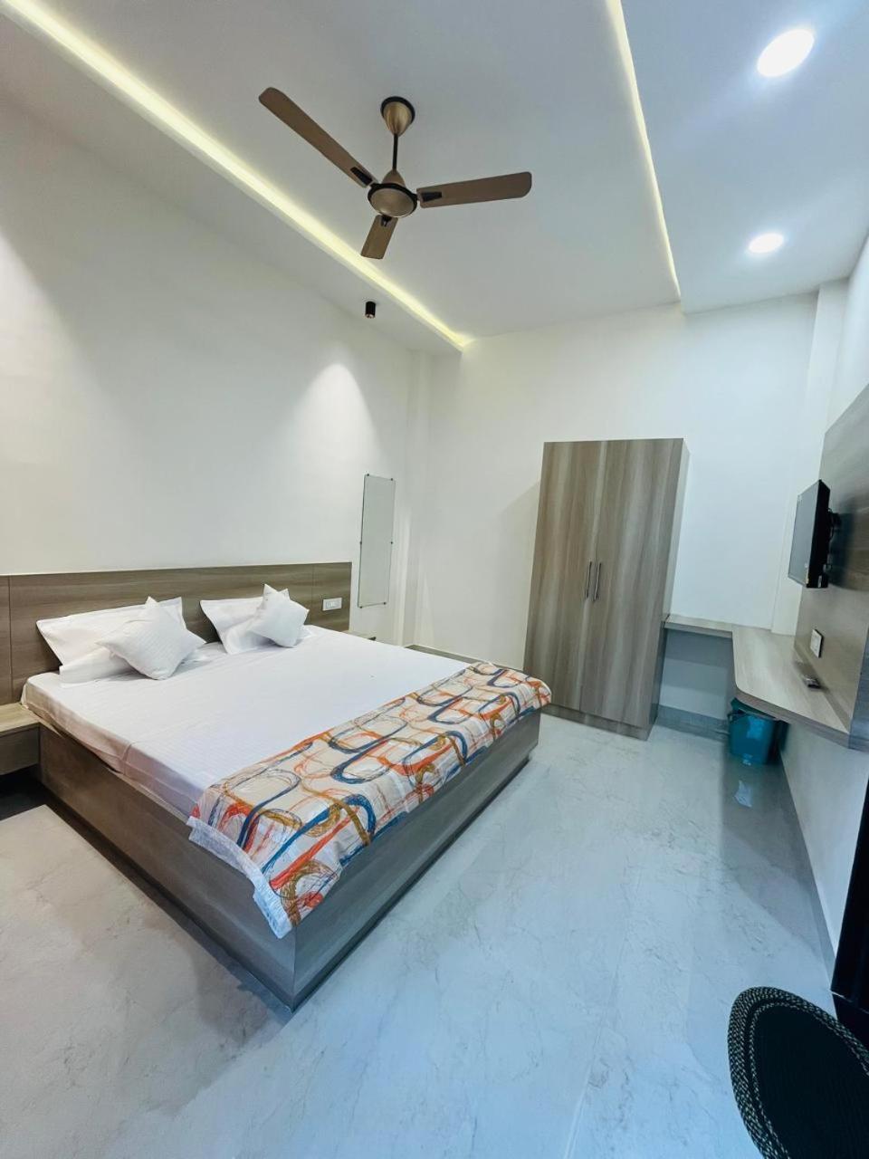 Log Inn Banaras バラナシ エクステリア 写真