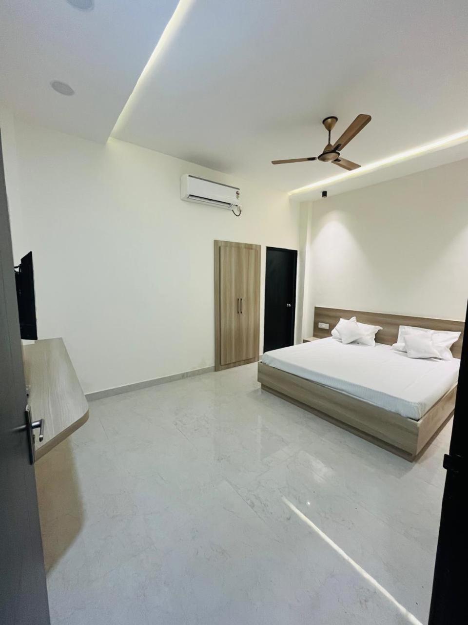 Log Inn Banaras バラナシ エクステリア 写真