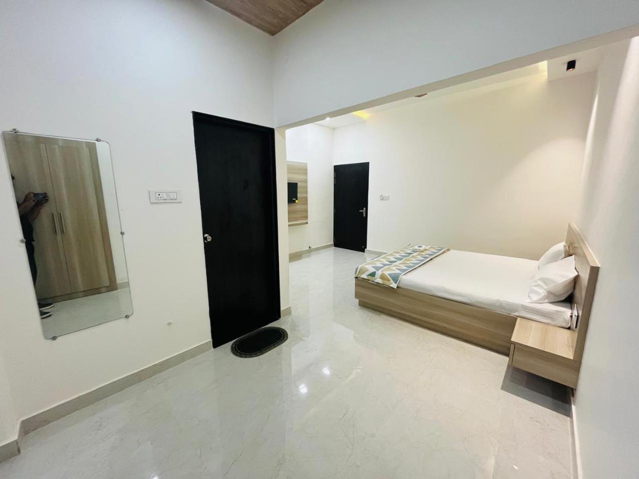 Log Inn Banaras バラナシ エクステリア 写真