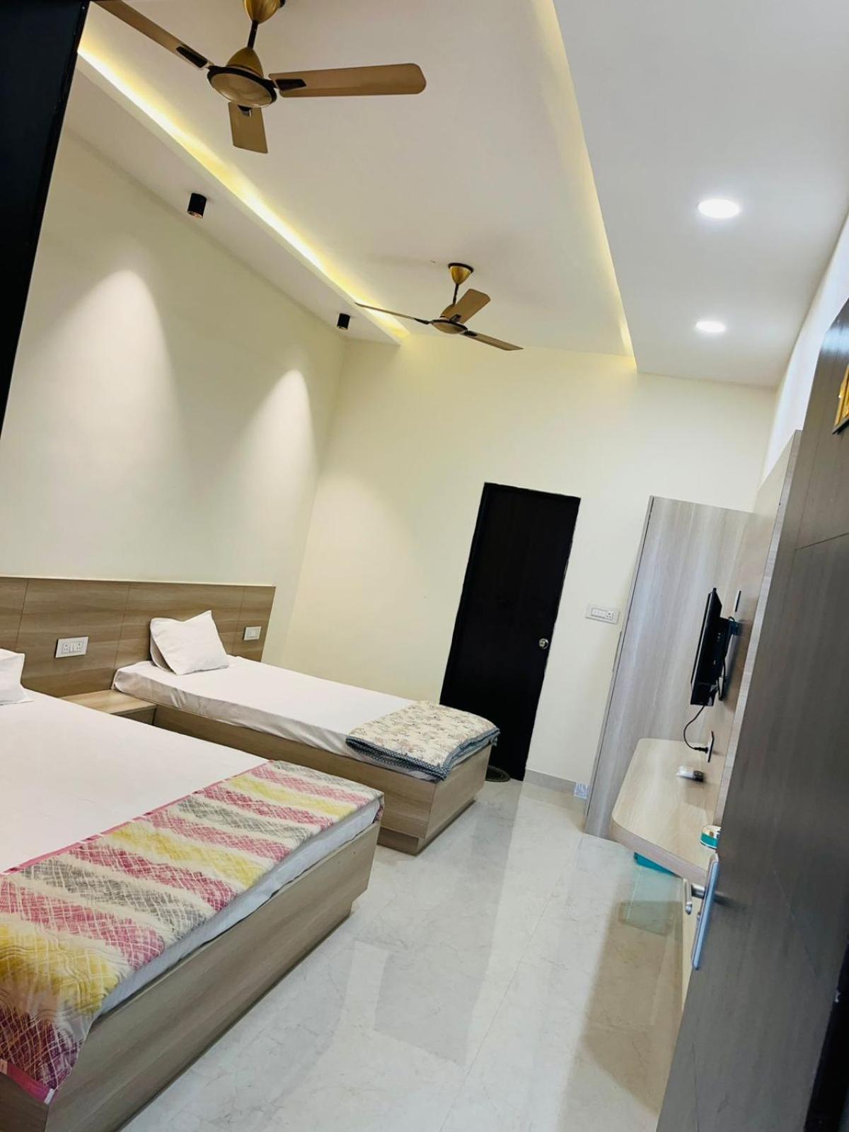 Log Inn Banaras バラナシ エクステリア 写真