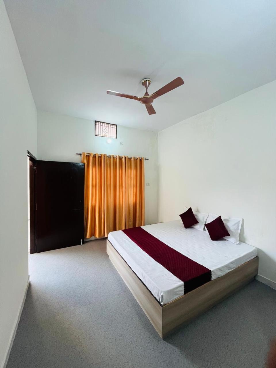 Log Inn Banaras バラナシ エクステリア 写真