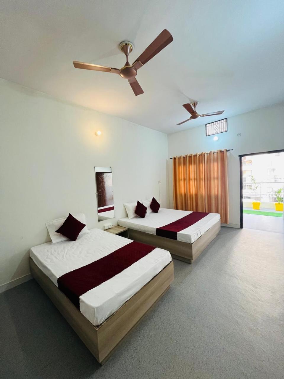 Log Inn Banaras バラナシ エクステリア 写真